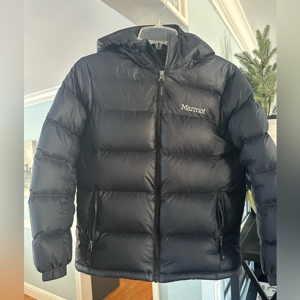 Kids Marmot black puffer jacket. Size L